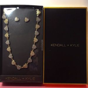 NEW KENDALL + KYLIE RHINESTONE EARRING AND HEART NECKLACE SET